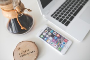 coffee-apple-iphone-desk-highres