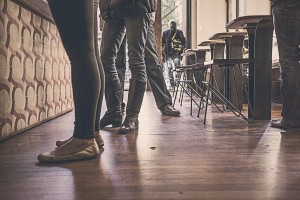 restaurant-people-feet-legs-highres